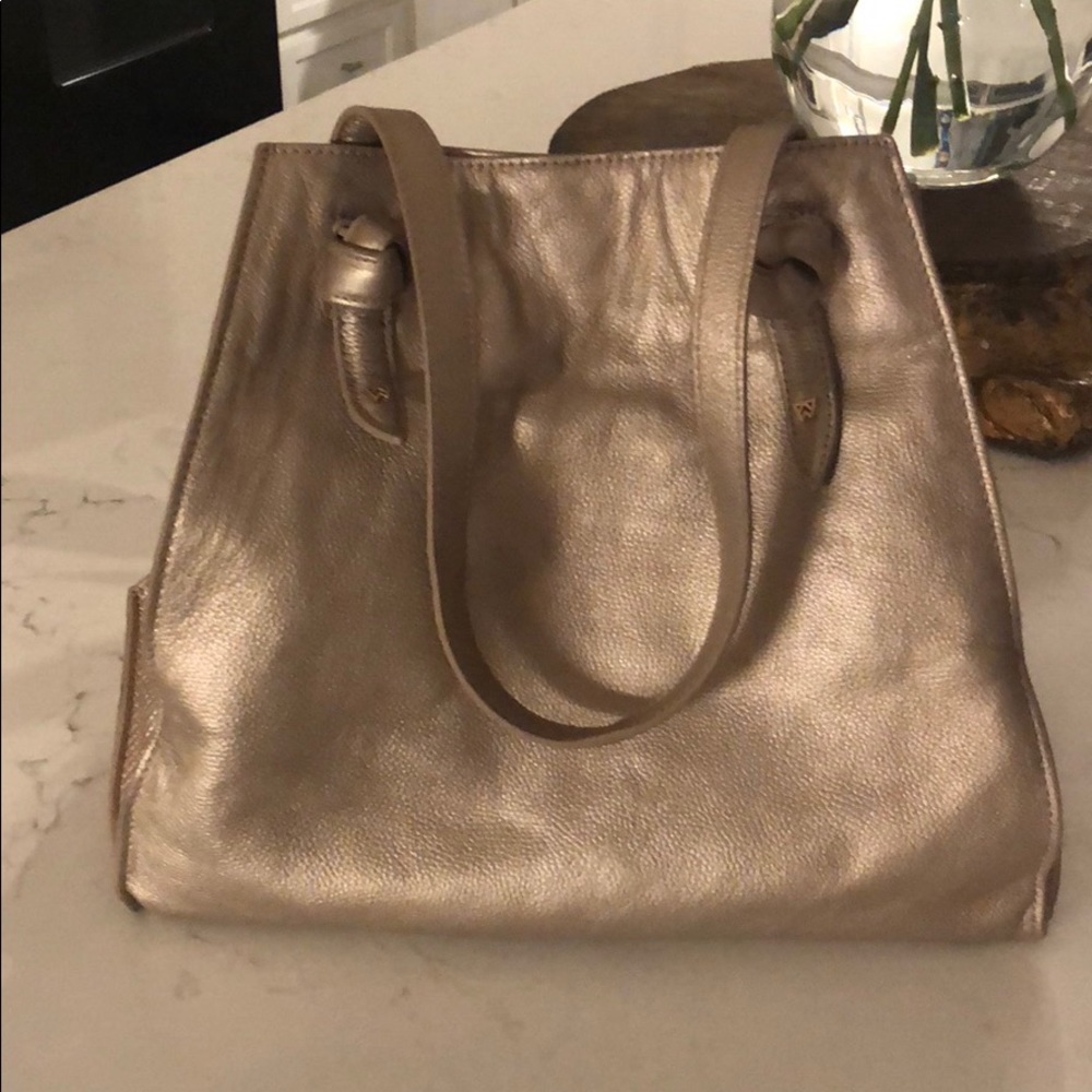 Kelly Wynne gold toned purse/tote